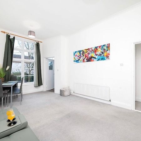 Spacious Minimalist 1Br Flat In London Exterior photo